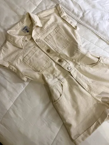 Jardineira/Macacão Jeans Curto C&A / Off White