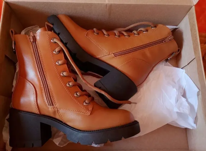 BOTA FEMININA N 35 NOVA NUNCA USADA NA CAIXA PERFEITA TOP 