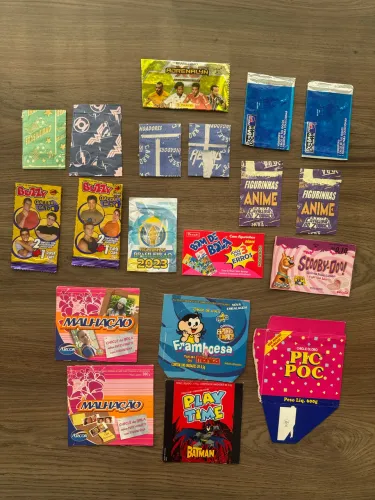 Lote de embalagens e partes de caixas antigas chiclete buzzy arcor anime sonrics pepsi