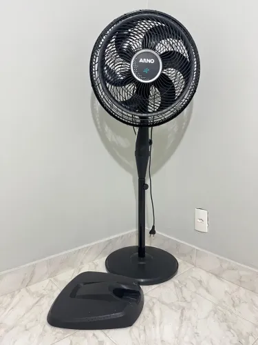 Ventilador Arno Turbo silencioso 2 modos: chão e pé alongado 3 velocidades 127v