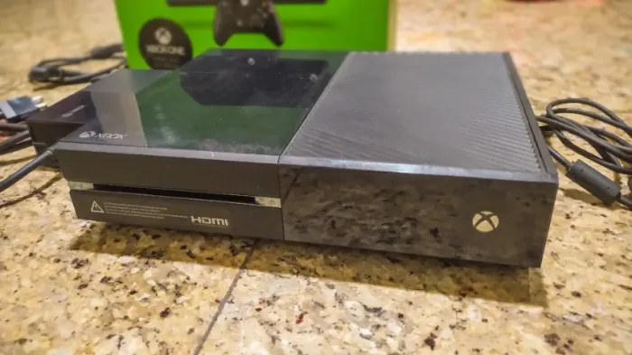 Xbox One Fat 500GB + Caixa + Fone Original + 8 Jogos