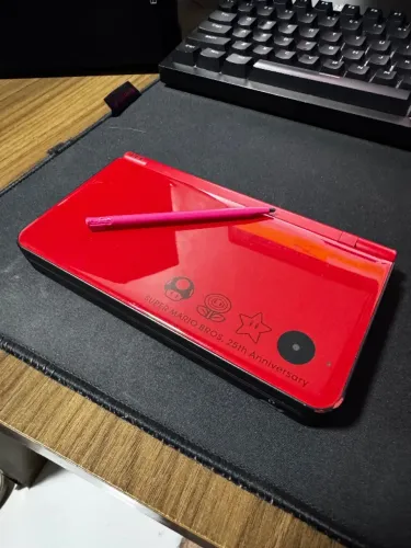 Nintendo DSI - Super Mario Bros 25th anniversary