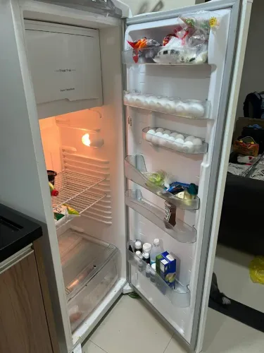 Vendo geladeira seminova 