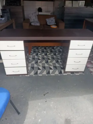 Mesa para computador de madeira