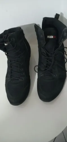 Bota ( tênis) de treino "Rock Fit" ( modelo: Fuller) Tam.42. Usada.