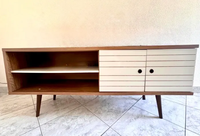 Rack para TV / Aparador Retrô - Usado em ótimo estado