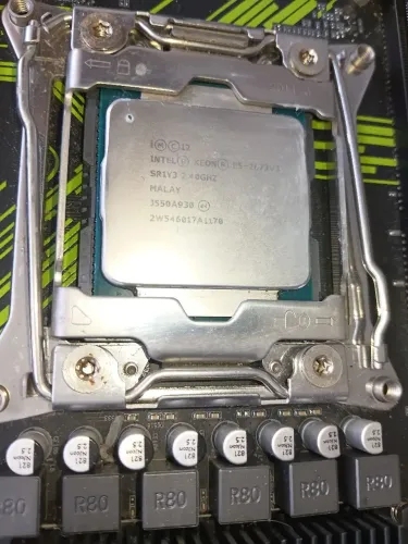 Kit xeon 2673v3 + x99 pr9 funcionando perfeitamente