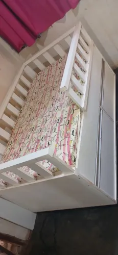 Cama berço infantil com gavetas