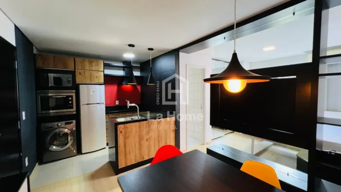 Apartamento loft finamente mobiliado disponível para locação no centro de Blumenau! Em fas