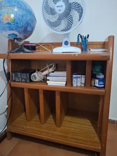 Rack de madeira compensada com prateleiras - resistente e multiuso