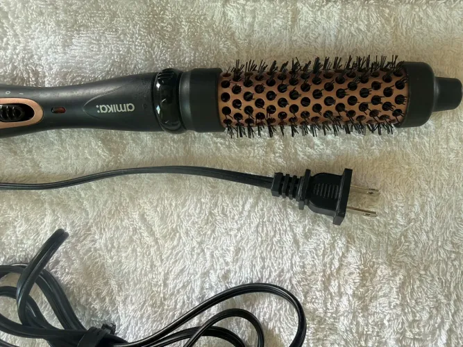 Escova Térmica Amika Blowout Babe Preta
