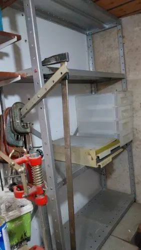 Estante de áço INDUSTRIAL com 6 ou 8 prateleiras.