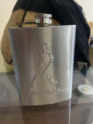 Capinha e cantil de bolso Johnnie Walker