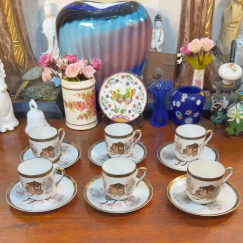 Jogo de xícaras Café em Porcelana Japonesa.