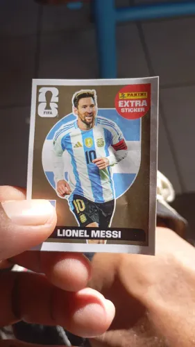 Figurinha Lionel Messi legend gold original 2026