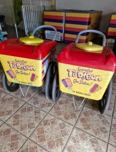 2 Carrinhos de sorvete
