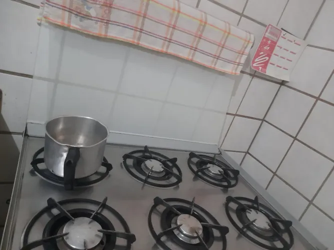 vendo este fogão em perfeito estado com seis bocas forno funcionando perfeitamente