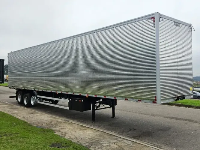 Carreta Baú Nostra 3 Eixos Ano 2027 0km 30 plts 15.40 x 2.90 s/pneu suspensão MOLA