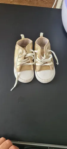 Tênis tip top, número 18.