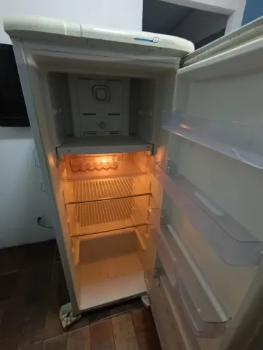 Geladeira em bom estado voltagem 110