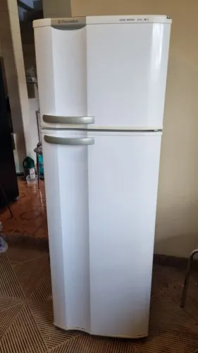 Geladeira frost free electrolux d33