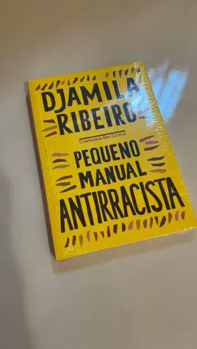 Pequeno manual antirracista - Djamila Ribeiro