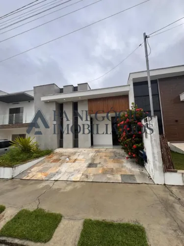 Casa à Venda no Condomínio Parkville