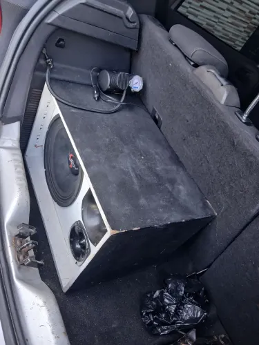 Vendo som automotivo
