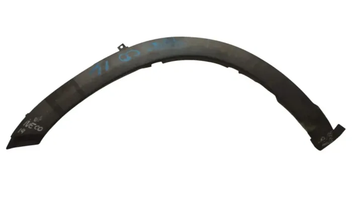 Aplique paralama dianteiro esquerdo Iveco 2014