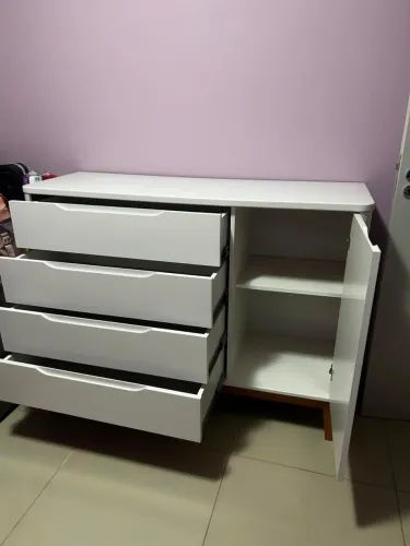 Cômoda da Bastos Baby em MDF ( com os pés retrô)