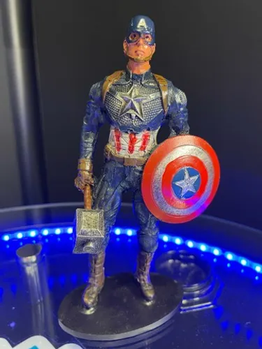 Capitão América com o martelo Thor