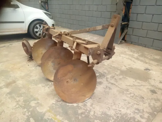 Arado de 3 discos para trator 