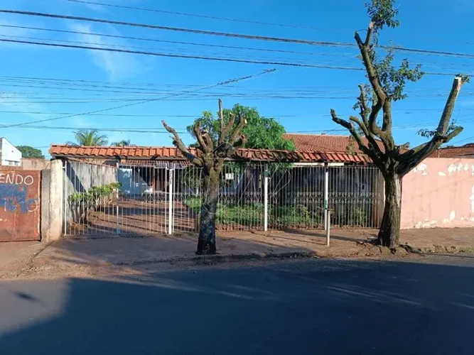Venda de Casas / Edícula na cidade de Araraquara