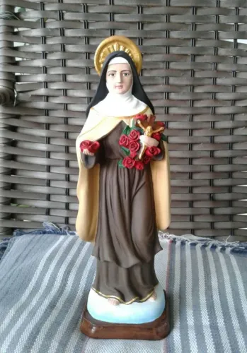 Estátua Santa Teresinha do menino Jesus