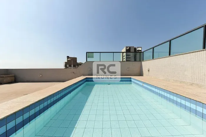 Cobertura de 344m² com piscina para locação no Belvedere