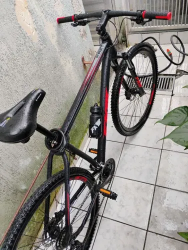 Bicicleta em alumínio, c/ amortecedores e câmbio de marchas. NOVA! R$ 700,00 Parcelo