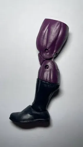 Marvel Legends peça BAF altura 8 cm left leg Super Skrull perna esquerda - ideal p/ custom