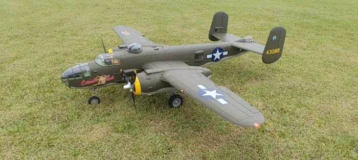 Novo fez 5 voos Linda B 25 Mitchell escala Freewing  faço em 3x no cartão 