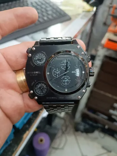 Relógio Diesel 5 bar em perfeito estado de conservação. Detalhe orig com pulseira de aço