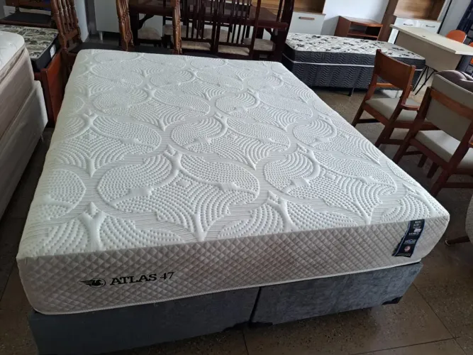 Cama box Queen size Colchão King Koil 