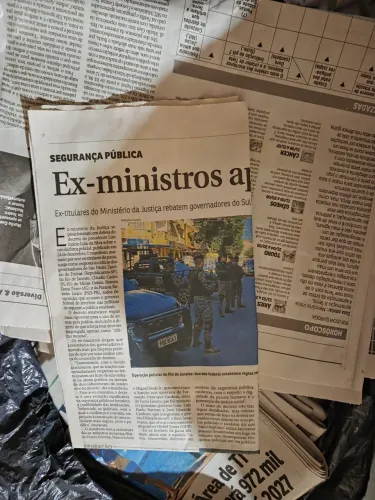 Jornal antigo.