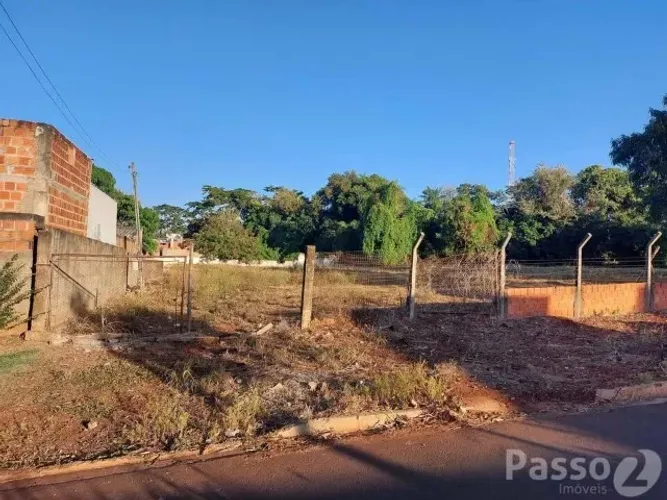VENDO - TERRENO MEDINDO 2.800 M²