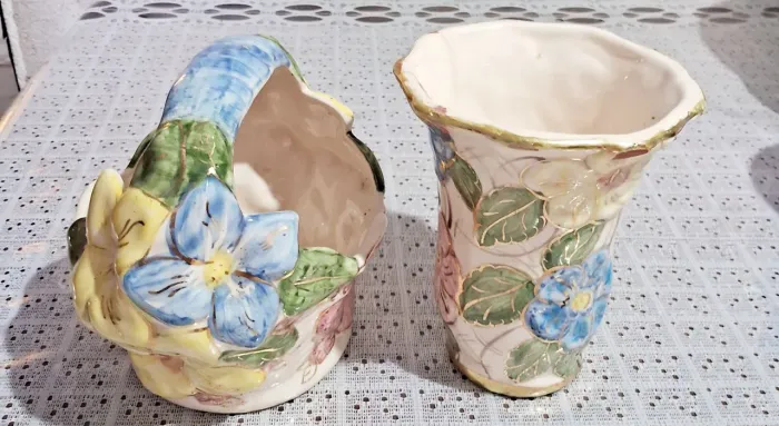 Conjunto de vaso e cesta de cerâmica 