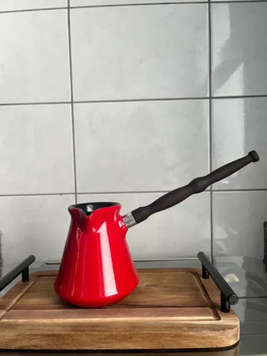 Bule de café turco vermelho