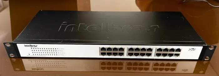 Switch Intelbras SF 2400 Q+ 24 Portas - Ótimo Estado