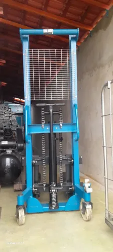 Empilhadeira hidráulica manual 2ton. BREMEN