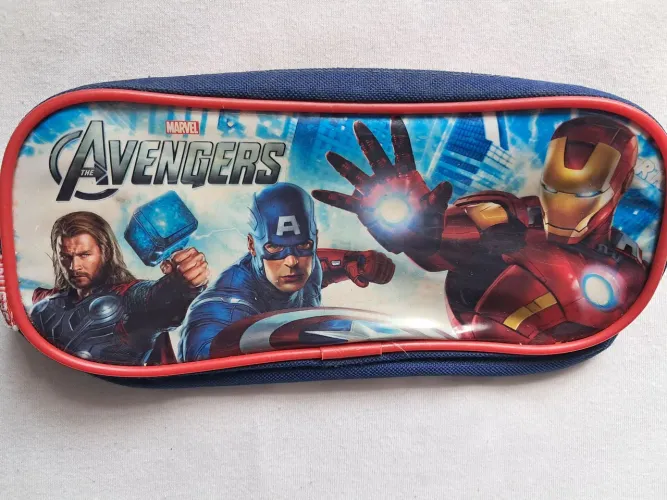 Estojo Avengers