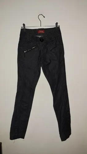 Calça Jeans Feminina Preta com Detalhes
