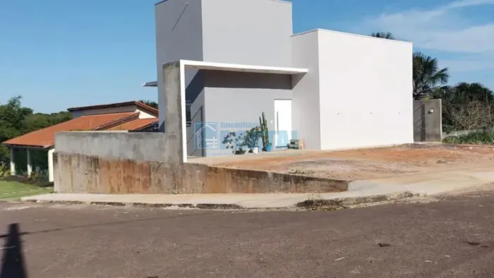 Imóvel residencial situado no Loteamento Fechado Dos Buritis, Bairro Guarujá - Água Boa - 