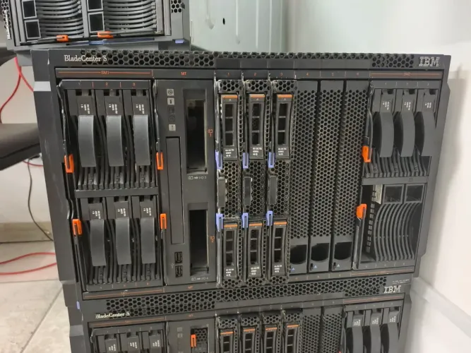 Bladecenter S Ibm, funcionando, tenho 2 unidades.